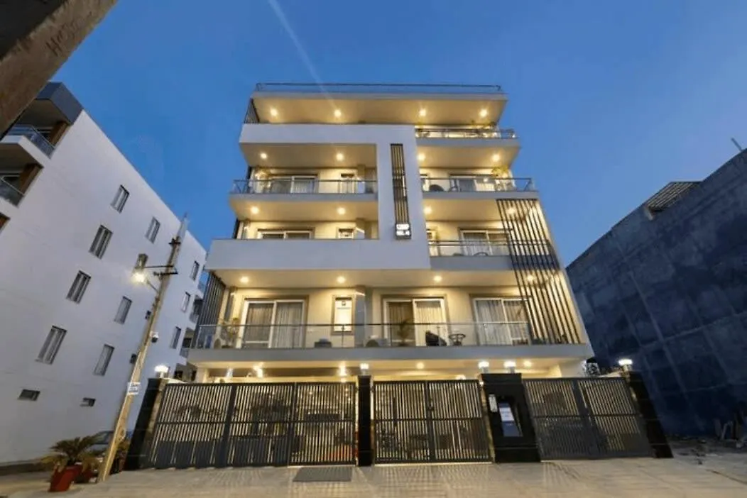 Penthouse With Jacuzzi Garden & Extra Room Pets Ok Gurgáon